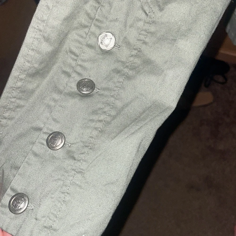 Green button down - Picture 4 of 8